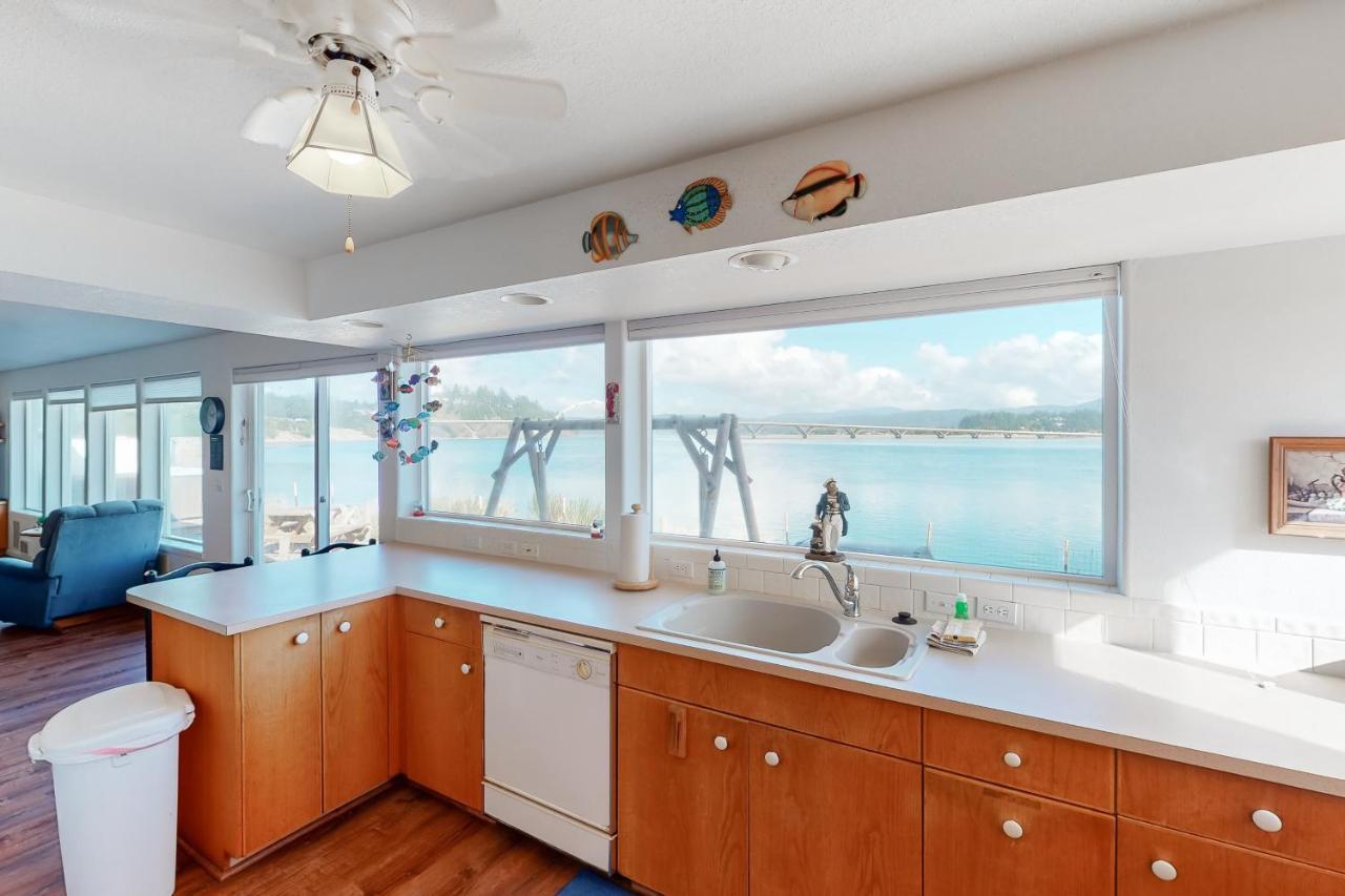 Harbor House Villa Waldport Bagian luar foto